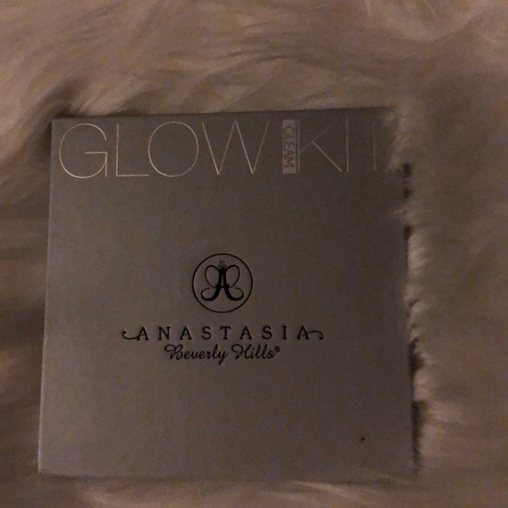Anastasia glow kit